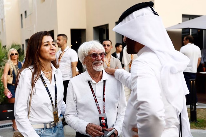 chefão da F1, Ecclestone apoia retorno dos motores V8