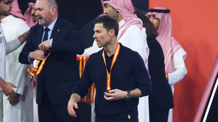 Umbau bei Chelsea: Alonso plant Dreierkette – und pokert mit zwei WM-Franzosen
