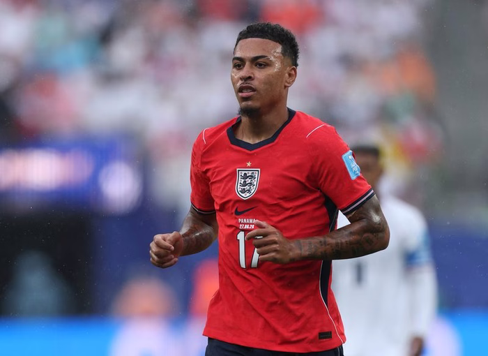 Chelsea, non solo Xhaka è un difensore: piace Rogers per l’attacco
