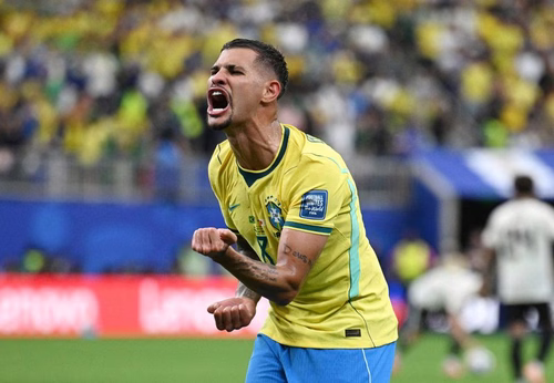 Bruno Guimarães corre mais de uma maratona na Copa