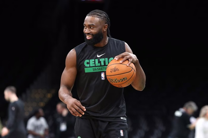 Criança fã dos Celtics viraliza ao chorar com troca de Jaylen Brown