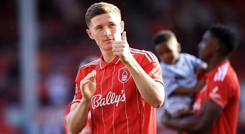 Médio internacional inglês Elliot Anderson reforça Manchester City