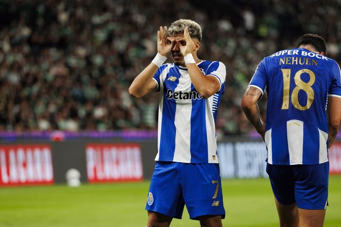 William Gomes, do Porto, vence prêmio de gol do ano em Portugal