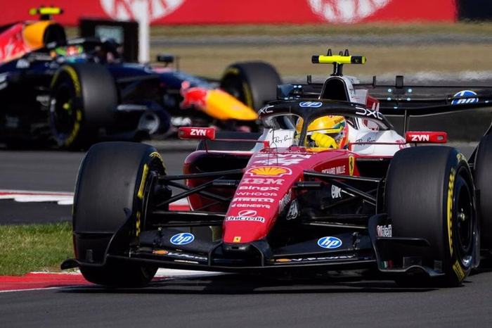 Lewis Hamilton conquista la pole per la Sprint a Silverstone! Antonelli beffato, Leclerc in seconda fila