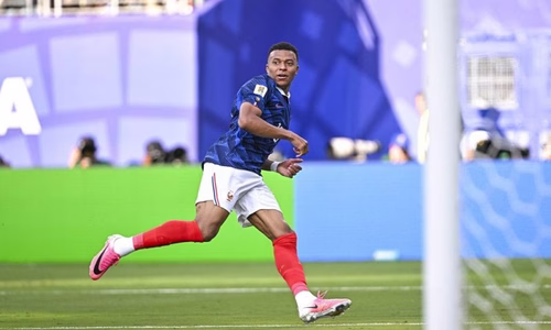EdF – Eric Di Meco prend la défense de Kylian Mbappé