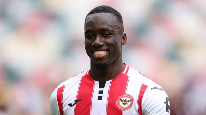 Brentford verlängert mit Kayode bis 2032 und hält Topklubs auf Abstand