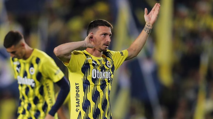 Trotz Sperre und Strafverfahren: Fenerbahce hält an seinem Kapitän fest