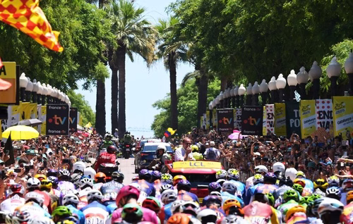 EN DIRECT Tour de France 2026 : Un trio (sans Français) ouvre la route... UAE se met à rouler, Pogacar a un plan… Suivez la 2e étape