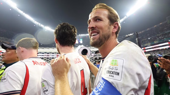 Kane singt Wonderwall und bringt England zum beben