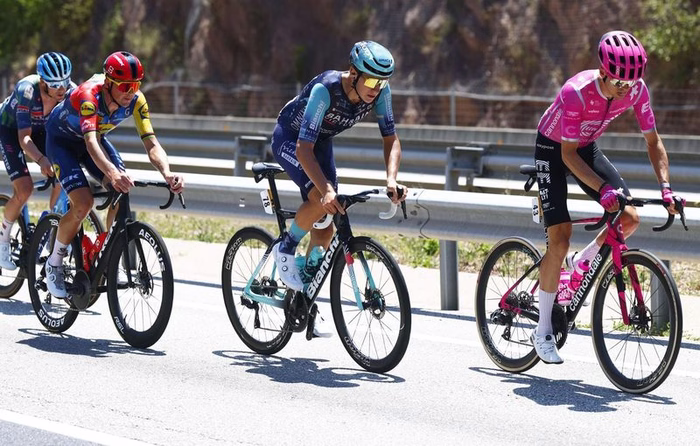 EN DIRECT Tour de France 2026 : UAE tient l'échappée en laisse... Baudin joue son va-tout... Suivez la 3e étape avec nous