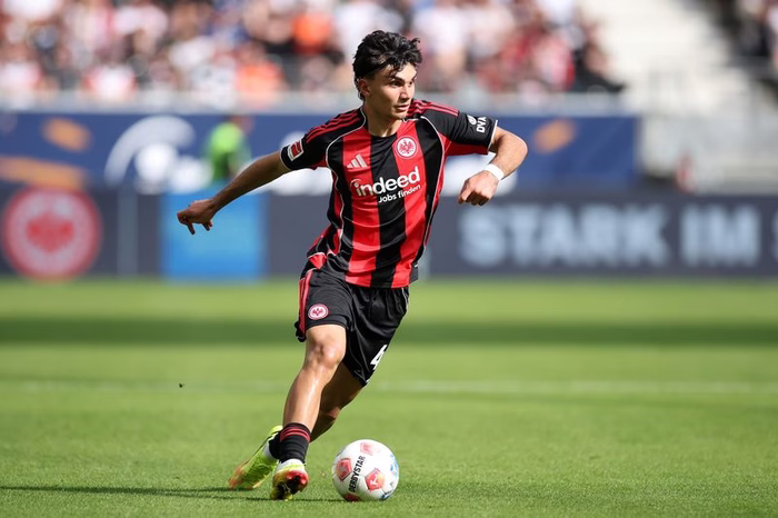 🔥 Milan e Napoli su Can Uzun: l’Eintracht Francoforte spara ALTO! Le cifre 🤑