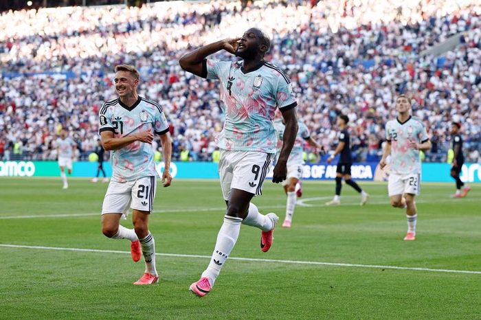 Lukaku comemora gol da Bélgica contra os EUA com dancinha e homenagem a Onana