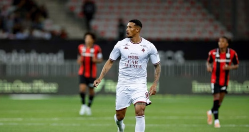 Ligue 2 : deux départs à Metz, Reims et Pau recrutent un attaquant