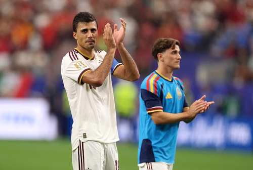 "O importante é a imagem da equipe", diz Rodri após classificação da Espanha para quartas da Copa