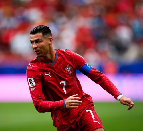 Cristiano Ronaldo confirma fim de ciclo em seleções após eliminação de Portugal