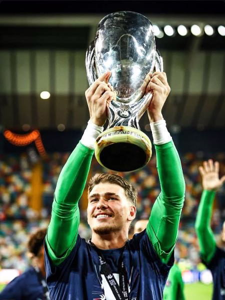 Campeão da Champions League, goleiro brasileiro é emprestado pelo PSG