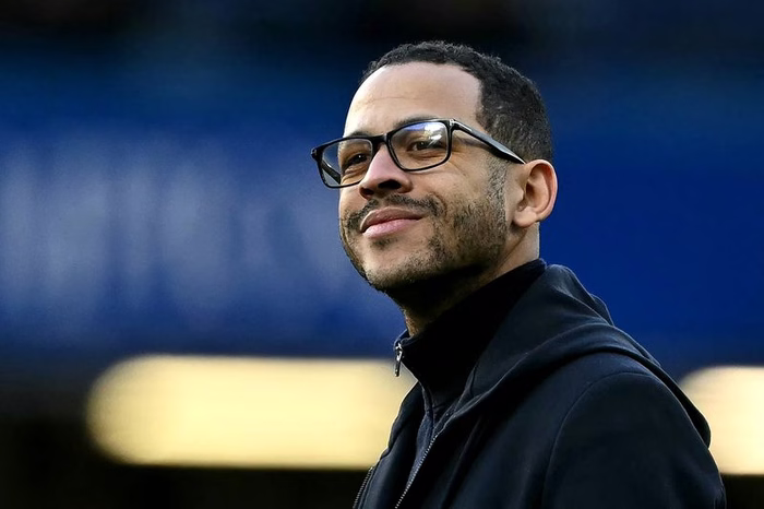 Paris FC anuncia Liam Rosenior como novo técnico
