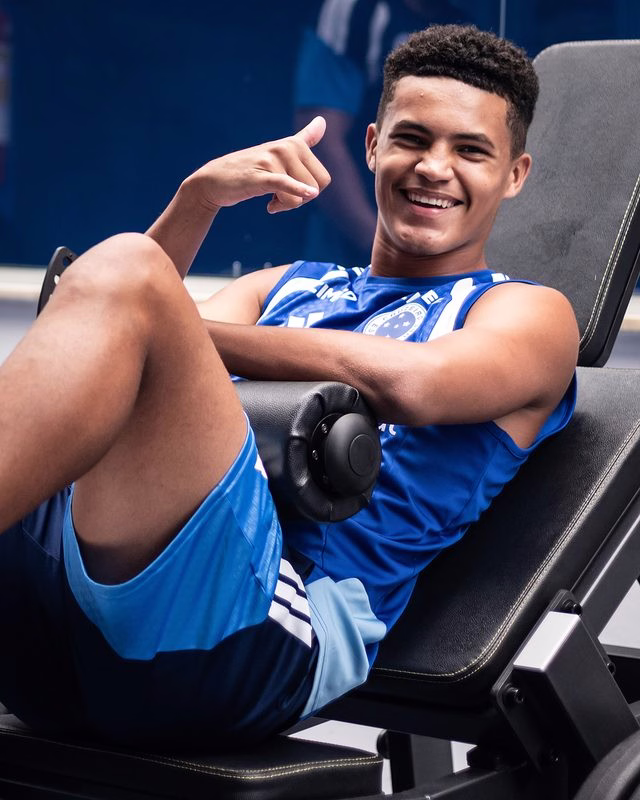 Vendido ao Borussia Dortmund, lateral se despede do Cruzeiro