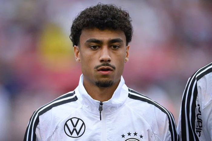 Neue Details enthüllt! So lief der Brown-Transfer zum FC Bayern wirklich ab