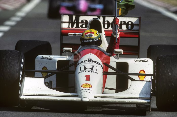 Capacete de Ayrton Senna é vendido por R$ 3,4 milhões em leilão