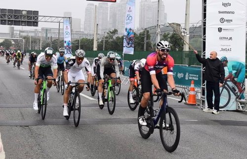 Kácio Freitas e Thayná Araújo vencem categorias de elite da Prova Ciclística 9 de Julho