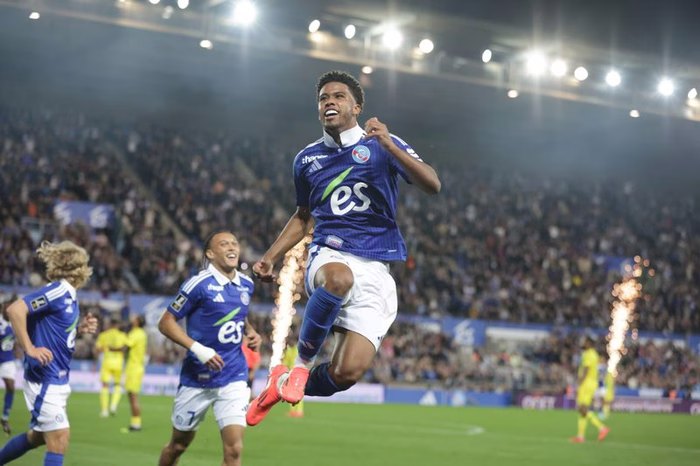 Ancien du Racing, Andrey Santos file vers Manchester United