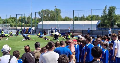 "Quelqu'un qui a de la prestance" : première séance et première rencontre avec les supporters de l'AJA pour Will Still