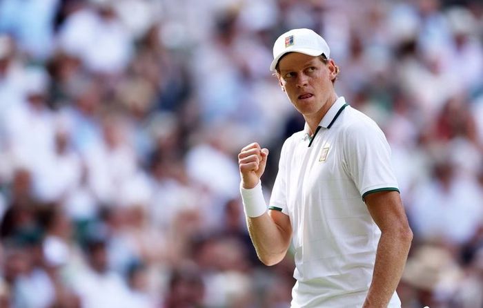 EN DIRECT Wimbledon : Sinner fonce vers la finale... Djokovic au pied d'une montagne... Suivez la demi-finale avec nous…
