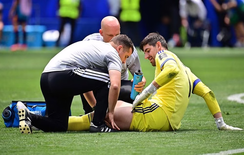 Courtois sofre lesão e deixa Bélgica x Espanha chorando
