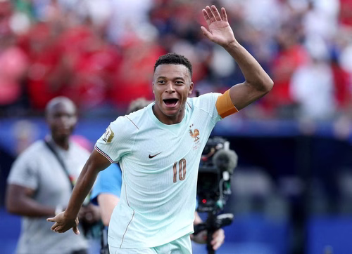 Mbappé celebra ida da França à semi e projeta mesmo gás: "Sem relaxar"