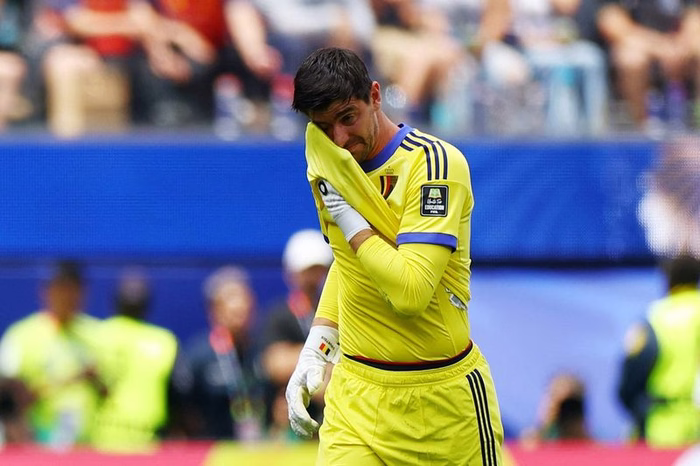 Tearful Thibaut Courtois forced off before Senne Lammens error costs Belgium in World Cup quarter-final