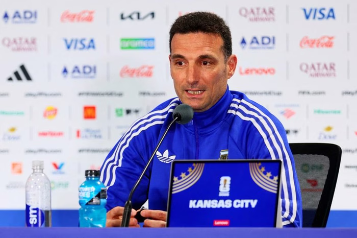 Scaloni rebate críticas sobre arbitragem e vê motivação extra para a Argentina na Copa