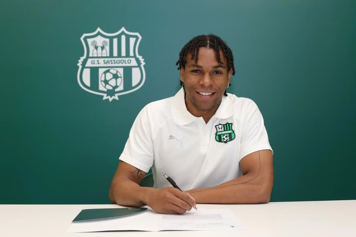 ❗ Il Besiktas vuole Laurienté, ma il Sassuolo fa MURO: il giocatore preme per andare in Turchia