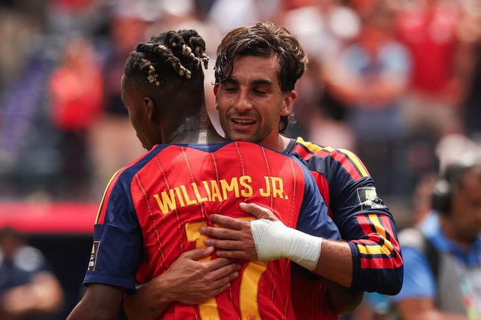 Nico Williams brinca após classificação da Espanha: "É legal fazer sofrer um pouco"