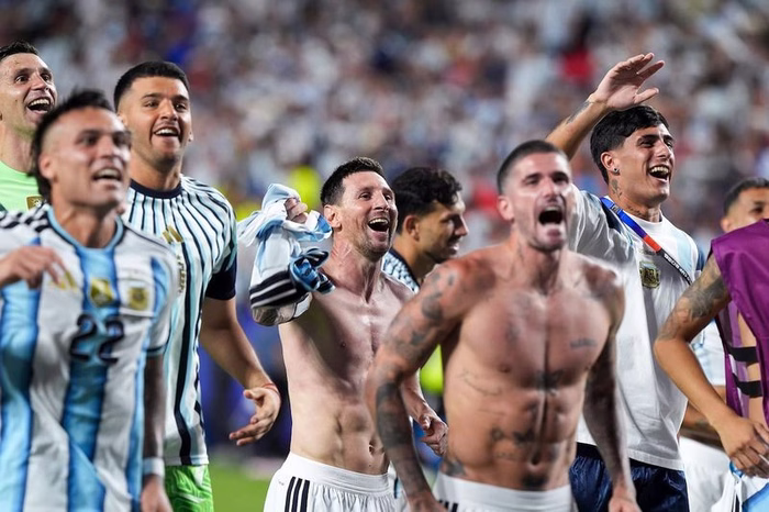 La buena noticia antes de la semifinal del morbo: en una noche opaca del equipo, los goleadores dieron la cara por Messi