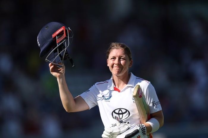 Heather Knight and Tammy Beaumont bow out as England slide towards Test defeat to India