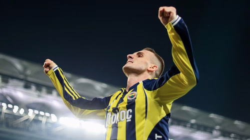 Nationalspieler bleibt bei Fenerbahce und sagt Saudi-Arabien-Klubs ab