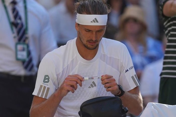 Why did Alexander Zverev take an injection during Wimbledon final?