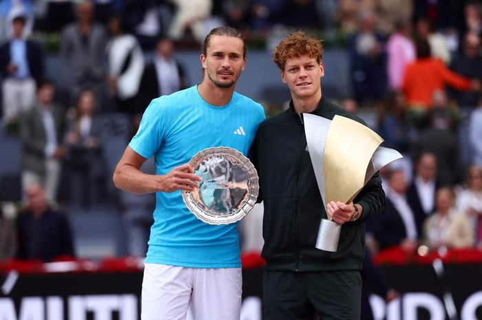 Sinner tenta bi em Wimbledon e Zverev luta pelo segundo Slam às 12h