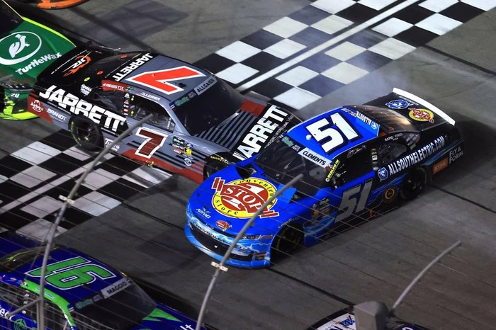 NASCAR O'Reilly: Allgaier vence Atlanta marcada por interrupções