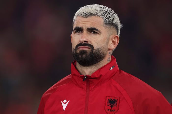 Lecce, vicino il colpo Hysaj: il terzino ex Lazio può tornare in Serie A!