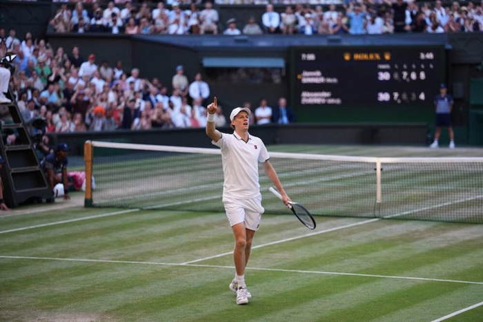 Jannik Sinner stabilisce un record impressionante: nessuno come lui tra semifinale e finale di Wimbledon