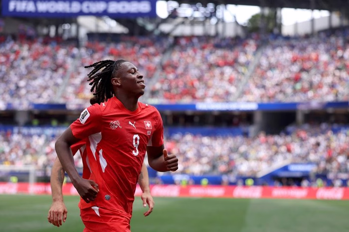 Johan Manzambi fait tout capoter avec Newcastle