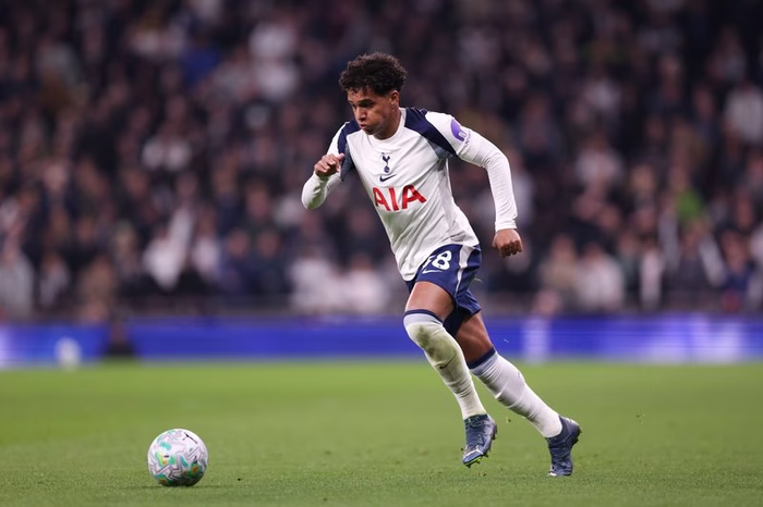 Ex-Santos, Souza é o único lateral esquerdo indicado ao Golden Boy