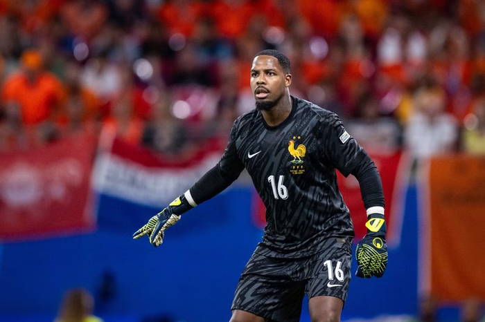 Mike Maignan: goleiro da França nasceu na fronteira com o Amapá