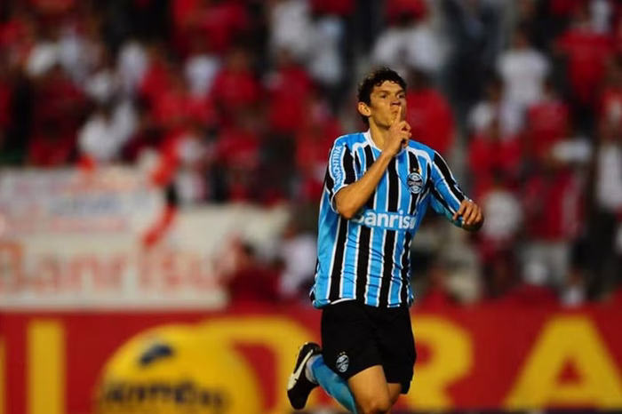 Ex-Grêmio, atacante Júnior Viçosa acerta com clube do interior gaúcho