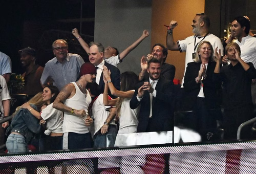 David Beckham celebra gol da Inglaterra contra Argentina na Copa