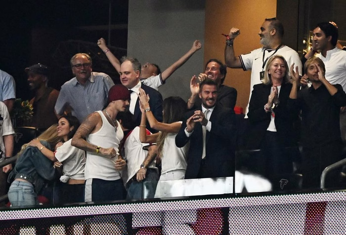 David Beckham celebra gol da Inglaterra contra Argentina na Copa