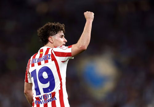 Arsenal e Barcellona su Julian Alvarez: l'Atletico resiste, ma la corsa è ancora aperta