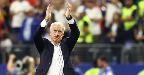 dessous", réagit Didier Deschamps après la défaite des Bleus face à l'Espagne